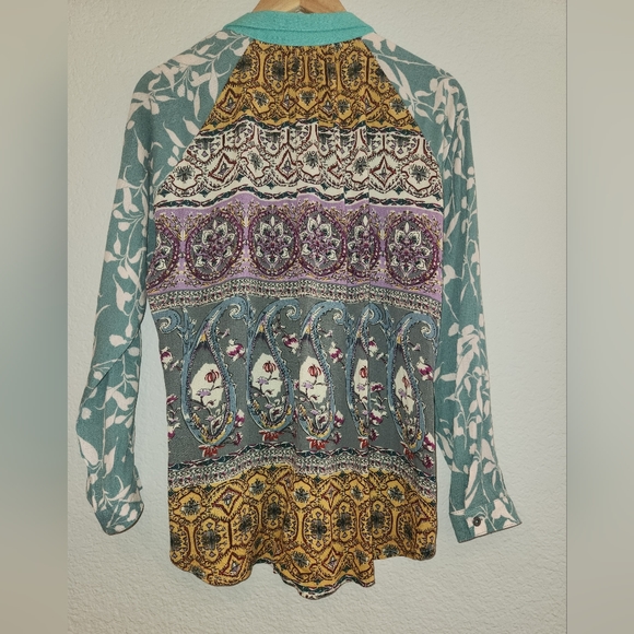 Umgee Teal Green Mixed Printed Back Blouse Size Medium - Picture 2 of 9
